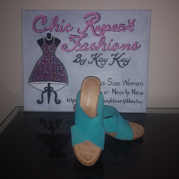 SOLD:  Aerosoles Wedge Sandals - Picture 2 of 4
